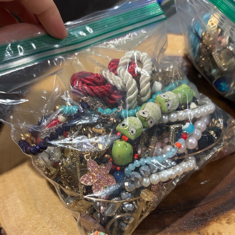 Assorted Jewelry Collection - Picture 4 of 4